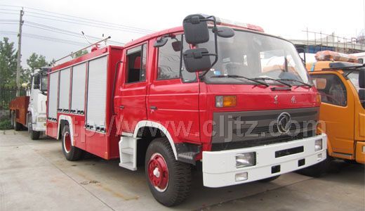 東風(fēng)145水罐消防車